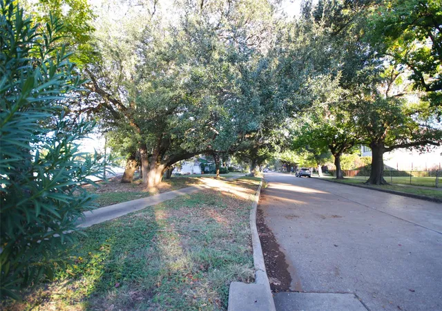 Homes for sale in Houston, TX | 4210 Coleridge St, Houston, TX 77005 | MLS# 54801758