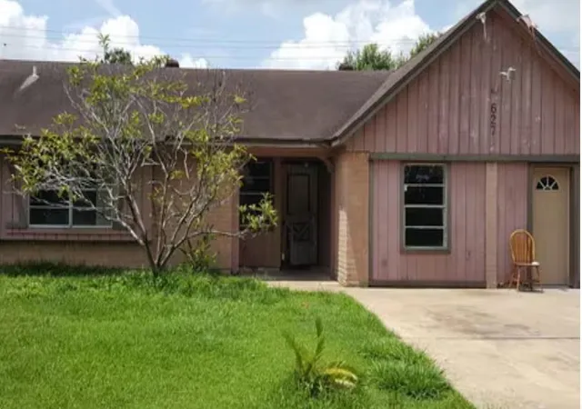 Photo 1 of Single family home for sale at 627 Rockbrook Dr, Houston, TX 77015 | MLS# 82434296 | Listing updated on 2026-03-01