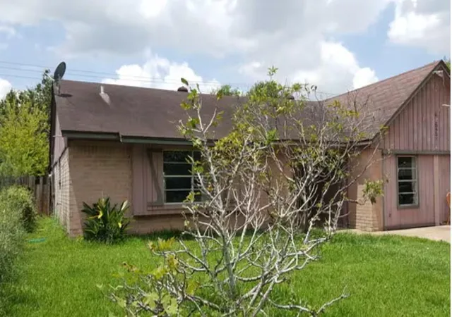 Photo 3 of Single family home for sale at 627 Rockbrook Dr, Houston, TX 77015 | MLS# 82434296 | Listing updated on 2026-03-01