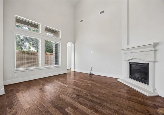 Photo 3 of Sale Pending at 1607 Pinot Cir, Houston, TX 77055 | MLS# 3831650 | Listing updated on 2026-10-08