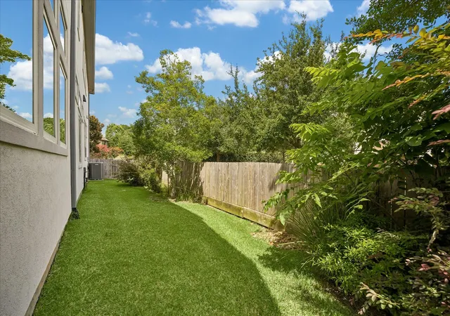 Photo 4 of Sale Pending at 1607 Pinot Cir, Houston, TX 77055 | MLS# 3831650 | Listing updated on 2026-10-08
