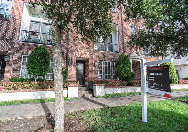 Homes for sale in Houston, TX | 1027 Saint Charles St, Houston, TX 77003 | MLS# 23505930