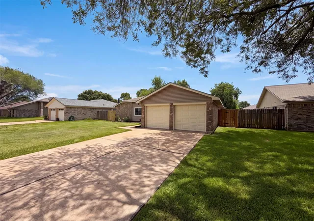 19th image of 318 Floravista Dr, Webster, TX 77598 | MLS# 86146704
