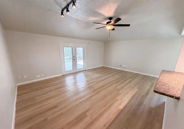 3rd image of 318 Floravista Dr, Webster, TX 77598 | MLS# 86146704