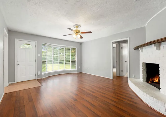 Photo 3 of Sale Pending at 16735 Barcelona Dr, Friendswood, TX 77546 | MLS# 17317999 | Listing updated on 2026-09-08