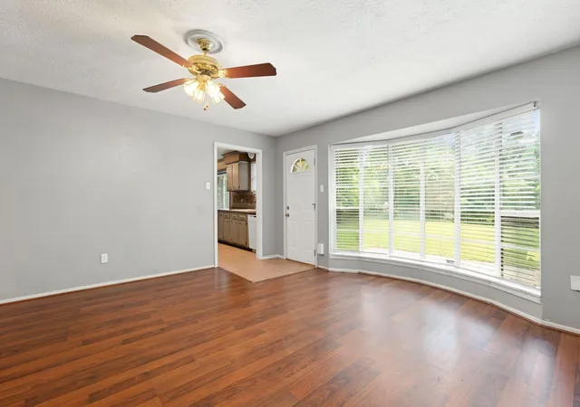 Photo 4 of Sale Pending at 16735 Barcelona Dr, Friendswood, TX 77546 | MLS# 17317999 | Listing updated on 2026-09-08