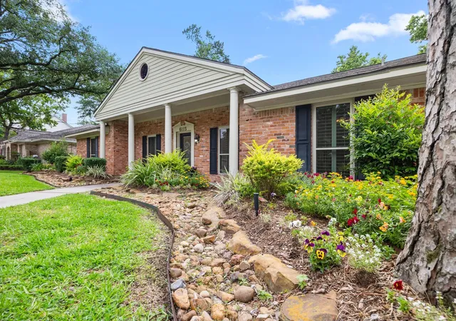 Photo 3 of Sale Pending at 6115 Bermuda Dunes Dr, Houston, TX 77069 | MLS# 38019295 | Listing updated on 2026-09-16