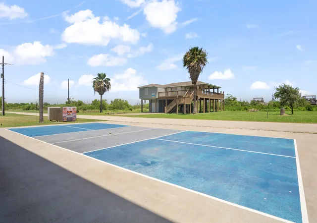 3rd image of 929 Magnolia Ln, Port Bolivar, TX 77650 | MLS# 33863305