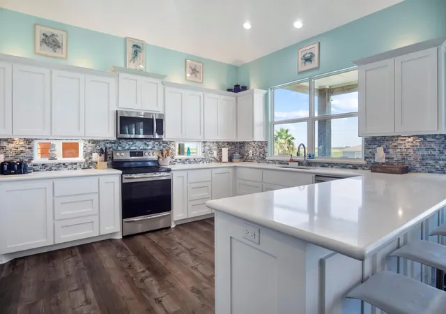 5th image of 929 Magnolia Ln, Port Bolivar, TX 77650 | MLS# 33863305
