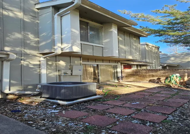 Photo 4 of Townhouse for sale at 7117 Brendam Ln, Houston, TX 77072 | MLS# 44286868 | Listing updated on 2026-08-04