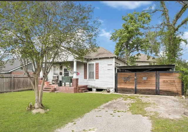 Homes for sale in Houston, TX | 209 Frawley St, Houston, TX 77009 | MLS# 66243497