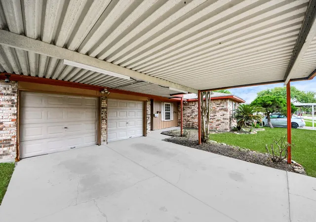 4th image of 1110 E Brown Ln, Deer Park, TX 77536 | MLS# 92188507