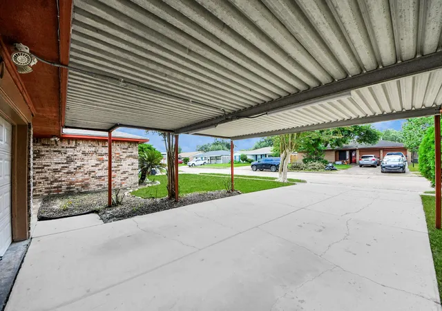 5th image of 1110 E Brown Ln, Deer Park, TX 77536 | MLS# 92188507