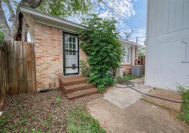 22nd image of 5009 N Main St, Houston, TX 77009 | MLS# 76488307