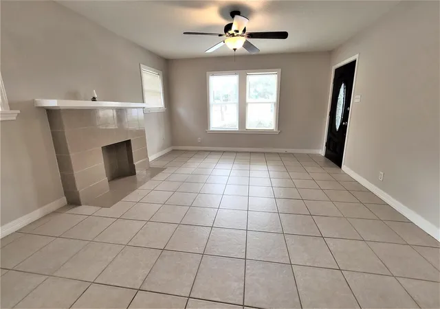 4th image of 5009 N Main St, Houston, TX 77009 | MLS# 76488307