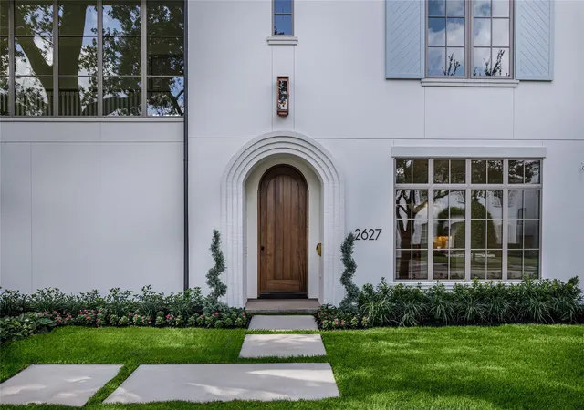 Photo 3 of Sale Pending at 2627 Tangley Rd, Houston, TX 77005 | MLS# 5024887 | Listing updated on 2026-09-08