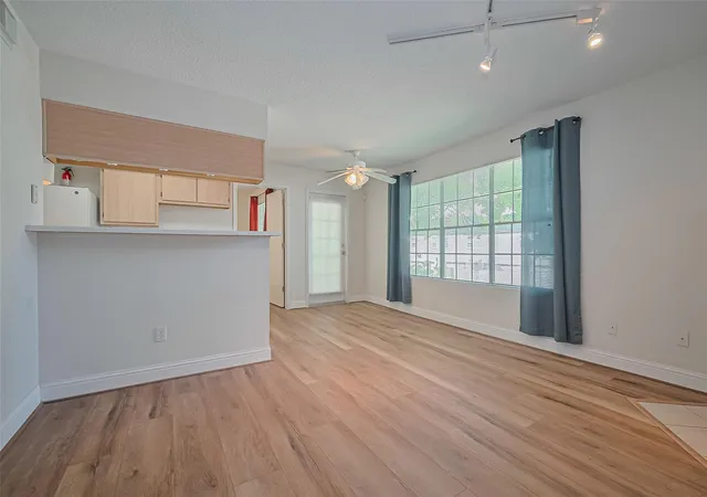 5th image of 2750 Holly Hall St #910, Houston, TX 77054 | MLS# 12694425
