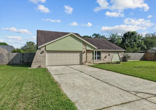 1st image of 1118 Killarney Ave, Friendswood, TX 77546 | MLS# 7432734