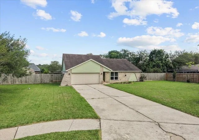 2nd image of 1118 Killarney Ave, Friendswood, TX 77546 | MLS# 7432734