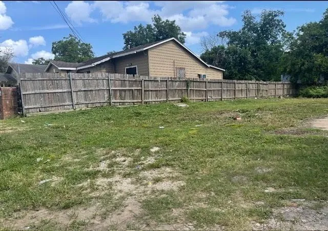 2nd image of 7724 Avenue J, Houston, TX 77012 | MLS# 81157798
