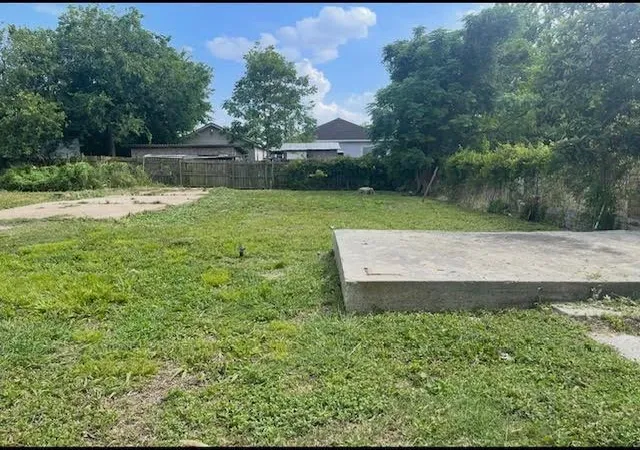 3rd image of 7724 Avenue J, Houston, TX 77012 | MLS# 81157798