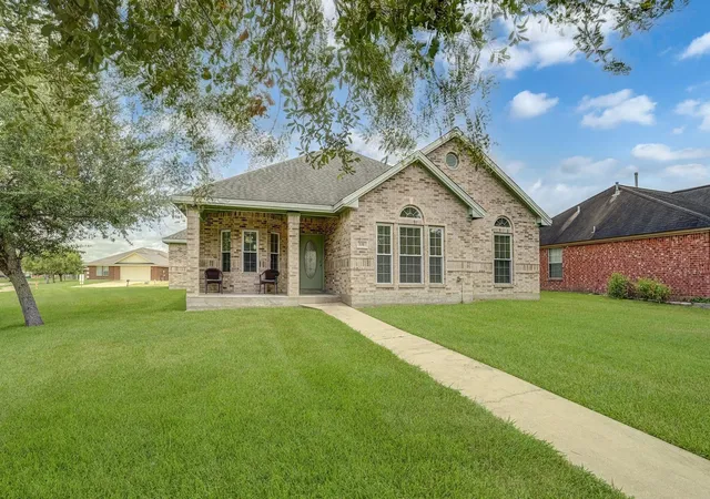32nd image of 131 Silverbell Cir, Lake Jackson, TX 77566 | MLS# 42816519