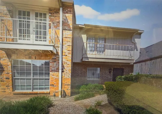 Condo for sale at 6111 Beverly Hill St #28, Houston, TX 77057 | MLS# 77960692