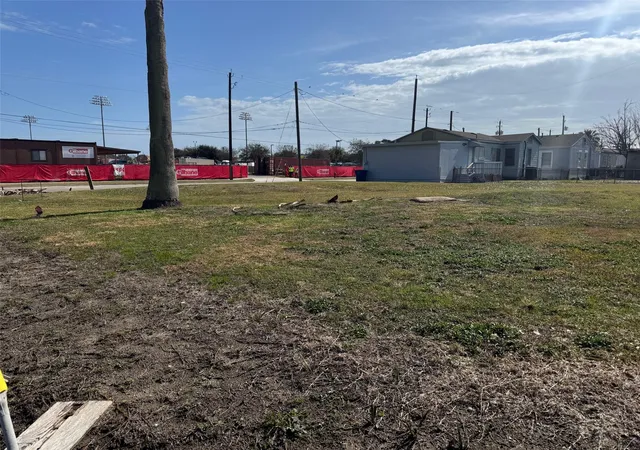 Photo 1 of Land for sale at 43rd Bernardo De Galvez, Galveston, TX 77550 | MLS# 20284363 | Listing updated on 2026-07-17