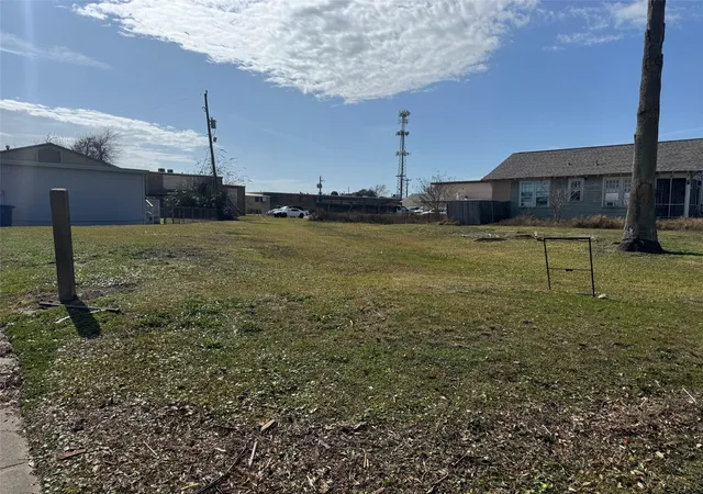 Photo 2 of Land for sale at 43rd Bernardo De Galvez, Galveston, TX 77550 | MLS# 20284363 | Listing updated on 2026-07-17