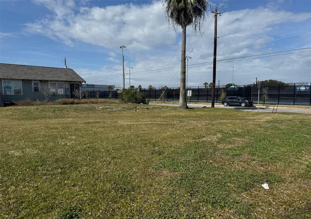 Photo 3 of Land for sale at 43rd Bernardo De Galvez, Galveston, TX 77550 | MLS# 20284363 | Listing updated on 2026-07-17