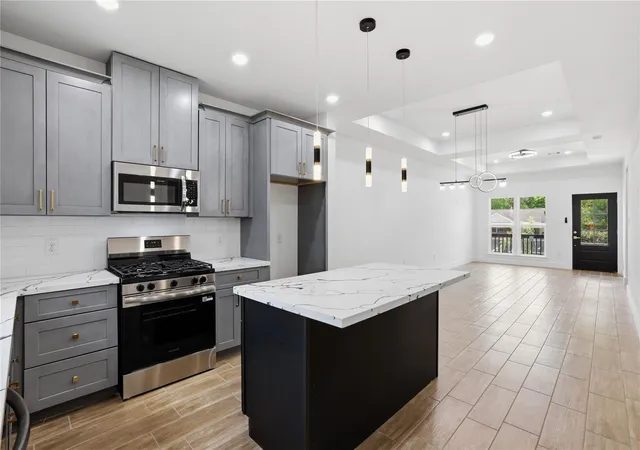 3rd image of 5515 Elm Springs Dr, Houston, TX 77048 | MLS# 77429999