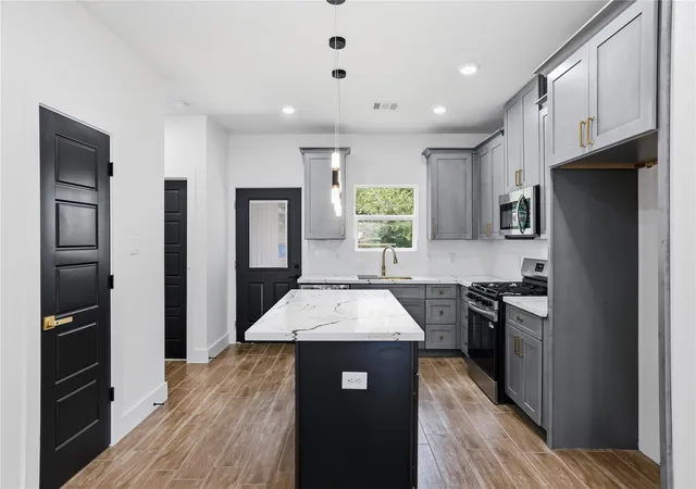 5th image of 5515 Elm Springs Dr, Houston, TX 77048 | MLS# 77429999