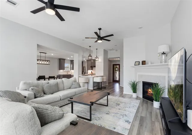 3rd image of 3408 Patagonia St, Dickinson, TX 77539 | MLS# 25272743