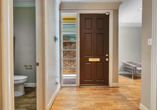 Photo 2 of Townhouse for sale at 2012 Mcduffie St, Houston, TX 77019 | MLS# 11208029 | Listing updated on 2026-09-10