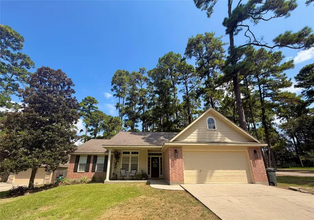 Photo 2 of Single family home for sale at 13934 Dolphin Dr, Willis, TX 77318 | MLS# 33645572 | Listing updated on 2026-09-18