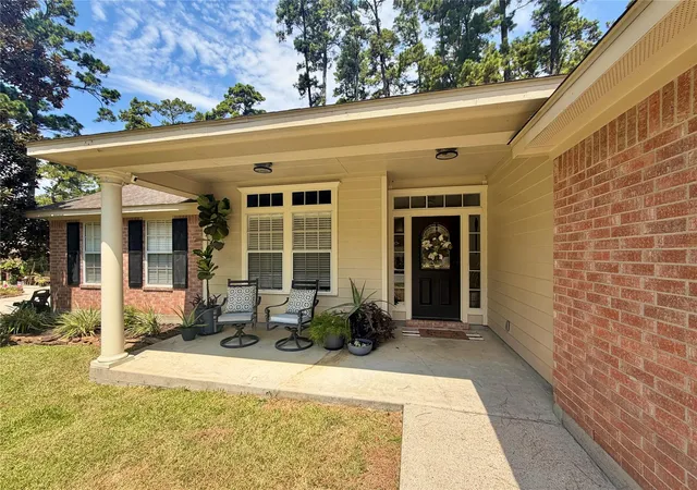 Photo 3 of Single family home for sale at 13934 Dolphin Dr, Willis, TX 77318 | MLS# 33645572 | Listing updated on 2026-09-18