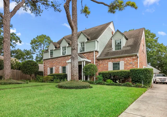 Photo 2 of Single family home for sale at 14302 Apple Tree Rd, Houston, TX 77079 | MLS# 93252060 | Listing updated on 2026-09-12