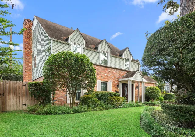 Photo 3 of Single family home for sale at 14302 Apple Tree Rd, Houston, TX 77079 | MLS# 93252060 | Listing updated on 2026-09-12