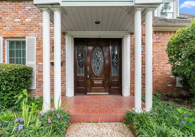Photo 3 of Single family home for sale at 14302 Apple Tree Rd, Houston, TX 77079 | MLS# 93252060 | Listing updated on 2026-09-12