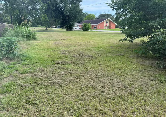 2nd image of 512 Travis St St, Richmond, TX 77469 | MLS# 60169919