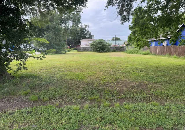 3rd image of 512 Travis St St, Richmond, TX 77469 | MLS# 60169919