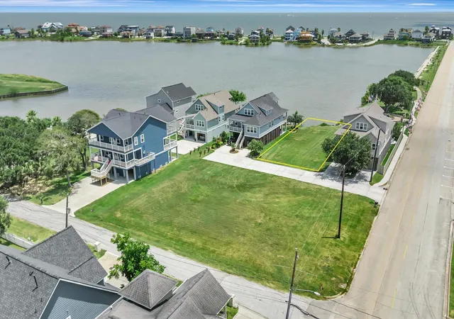 Photo 1 of Sale Pending at 0 Main St, Seabrook, TX 77586 | MLS# 14352429 | Listing updated on 2026-09-20