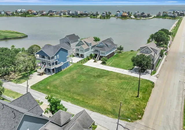 Photo 2 of Sale Pending at 0 Main St, Seabrook, TX 77586 | MLS# 14352429 | Listing updated on 2026-09-20