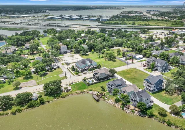 Photo 4 of Sale Pending at 0 Main St, Seabrook, TX 77586 | MLS# 14352429 | Listing updated on 2026-09-20