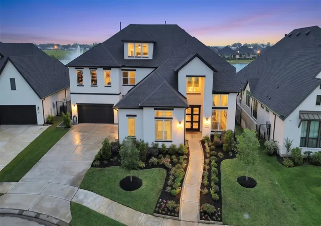 1st image of 10322 Forest Lake Dr, Missouri City, TX 77459 | MLS# 21990586