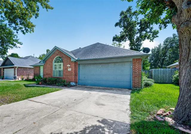 Photo 2 of Single family home for sale at 3002 Overland Trl, Dickinson, TX 77539 | MLS# 95674522 | Listing updated on 2026-09-11