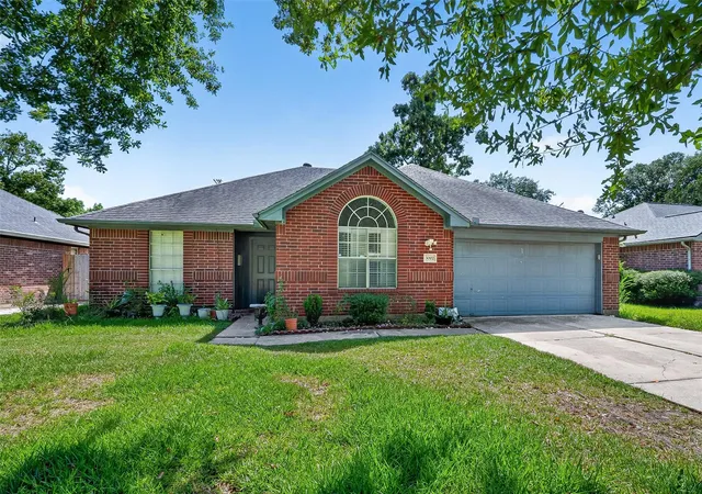 Photo 3 of Single family home for sale at 3002 Overland Trl, Dickinson, TX 77539 | MLS# 95674522 | Listing updated on 2026-09-11