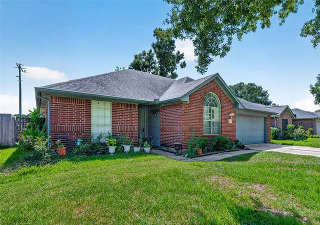 Photo 4 of Single family home for sale at 3002 Overland Trl, Dickinson, TX 77539 | MLS# 95674522 | Listing updated on 2026-09-11