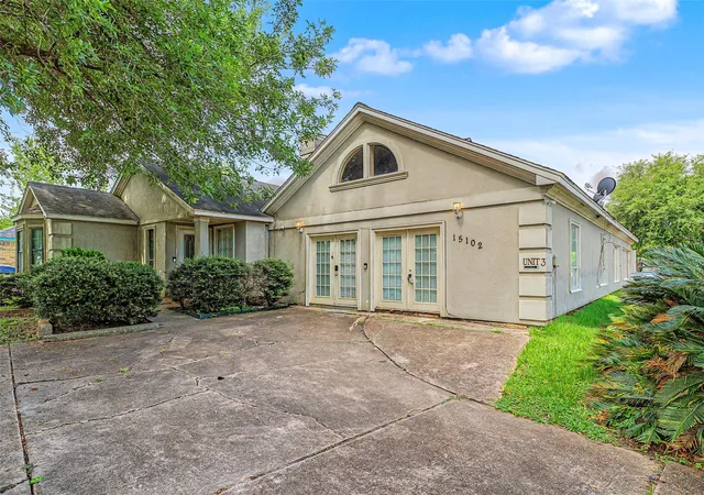 Listing Photo 4 - Condo for sale in building located at 15102 Treaty Oaks St, Houston, TX 77053