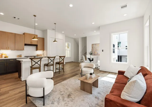 Photo 2 of Single family home for sale at 1142 W 16th Street, Houston, TX 77008 | MLS# 64109741 | Listing updated on 2026-09-17